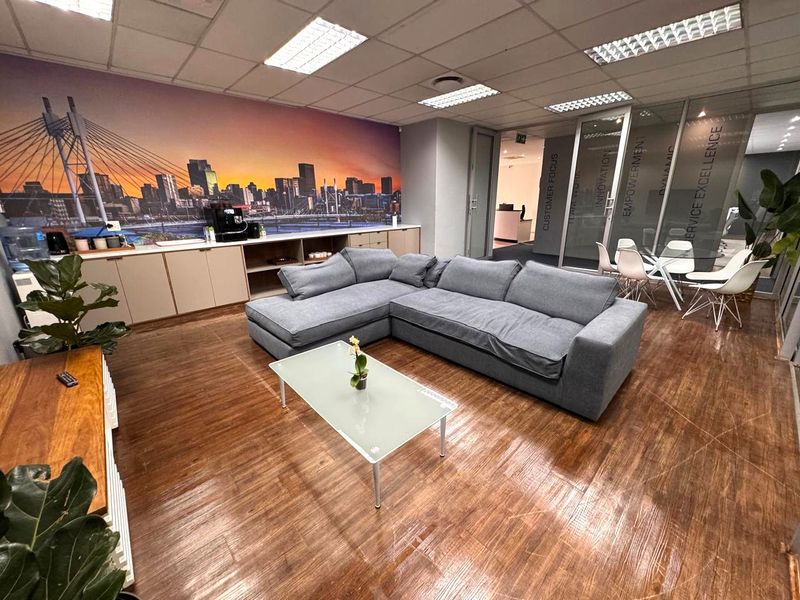 Premium Industrial Warehouse and furnished office,To Let in Randjspark Midrand - Photo 2