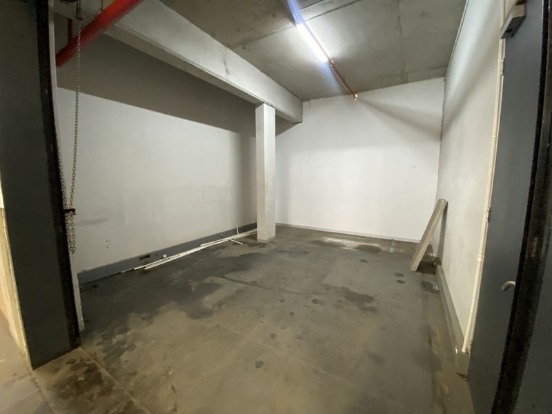 Prime Standalone Warehouse to Let | 2,398m2 Industrial Property with Large Yard | Corporate Park Nor - Photo 9