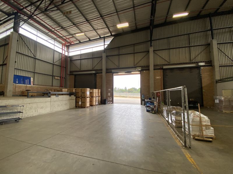 Prime Standalone Warehouse to Let | 2,398m2 Industrial Property with Large Yard | Corporate Park Nor - Photo 8