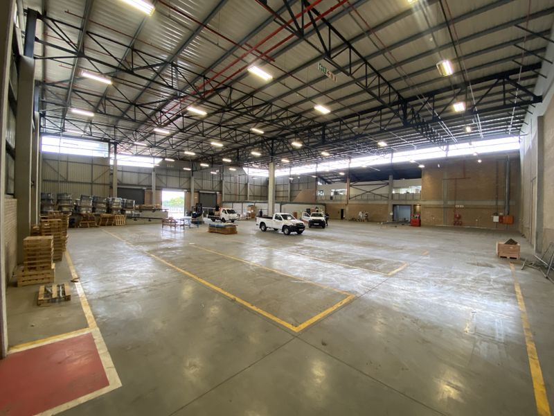 Prime Standalone Warehouse to Let | 2,398m2 Industrial Property with Large Yard | Corporate Park Nor - Photo 2