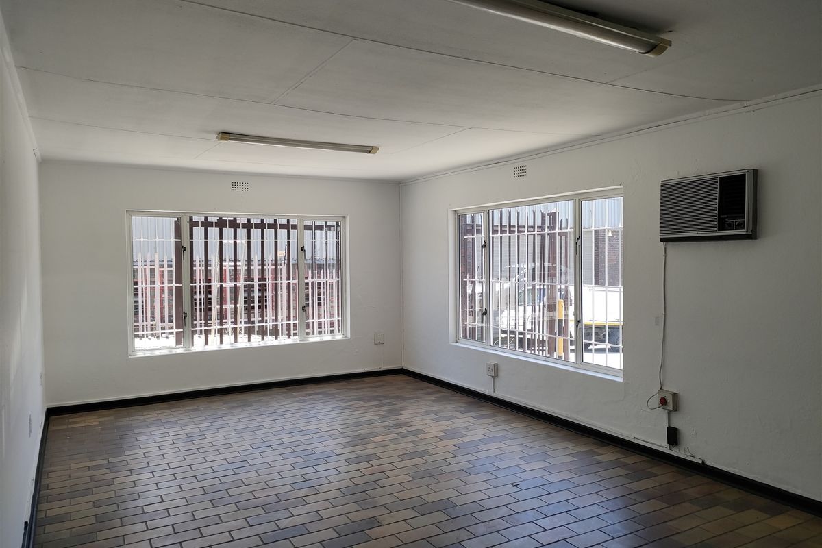 1946m2  Warehouse  - TO LEASE - Photo 3