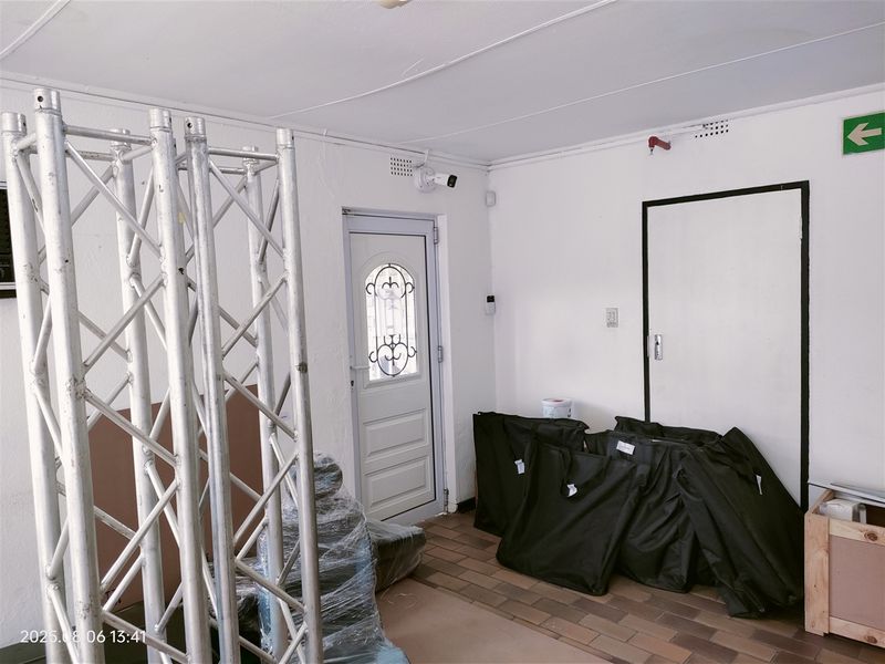 1946m2  Warehouse  - TO LEASE - Photo 6