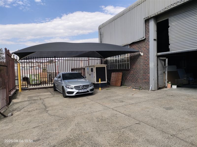 1946m2  Warehouse  - TO LEASE - Photo 2