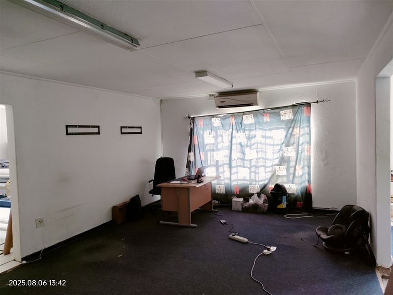 1946m2  Warehouse  - TO LEASE - Photo 10