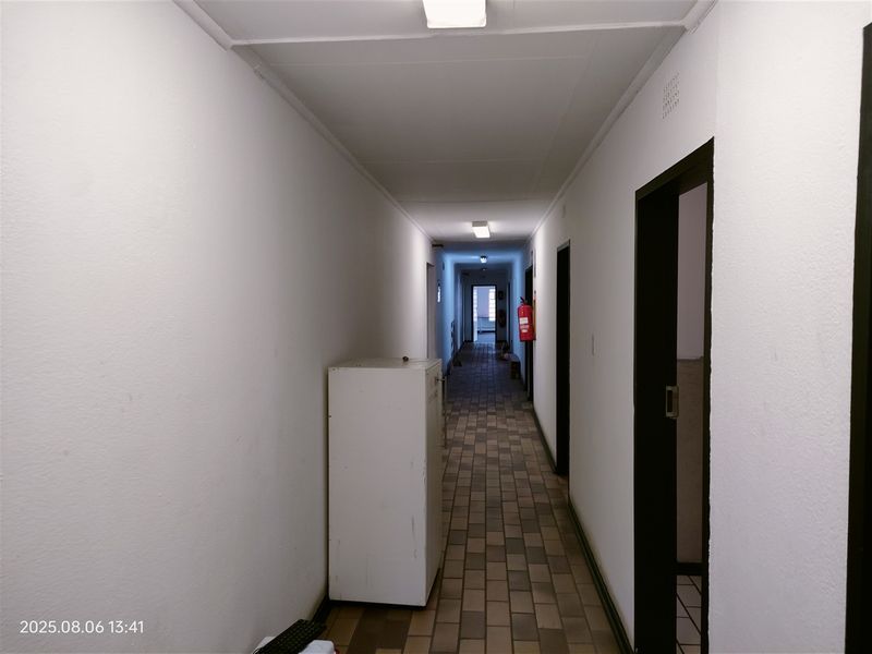 1946m2  Warehouse  - TO LEASE - Photo 8