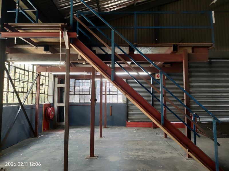 1946m2  Warehouse  - TO LEASE - Photo 7
