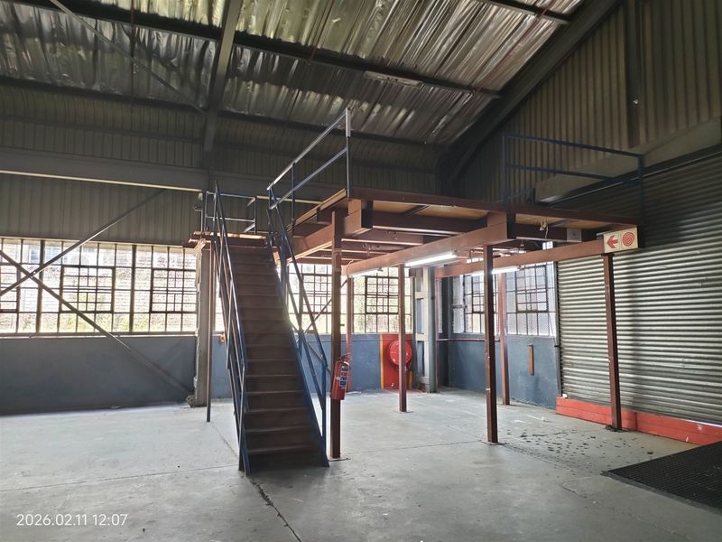 1946m2  Warehouse  - TO LEASE - Photo 9