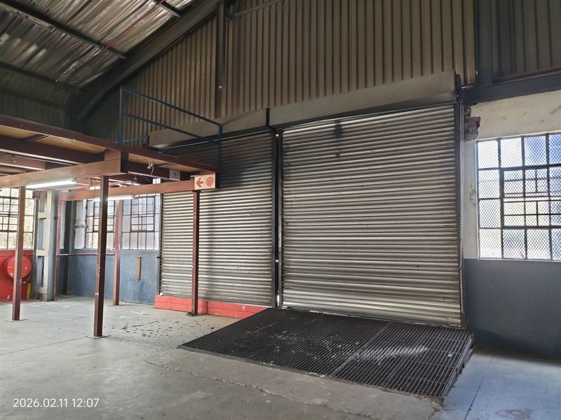 1946m2  Warehouse  - TO LEASE - Photo 8