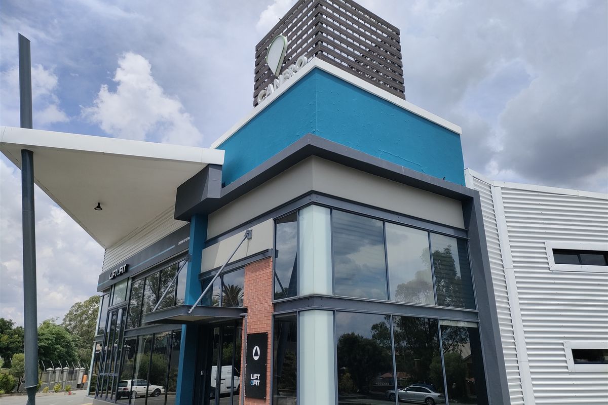 406m2  Warehouse  - TO LEASE - Photo 2