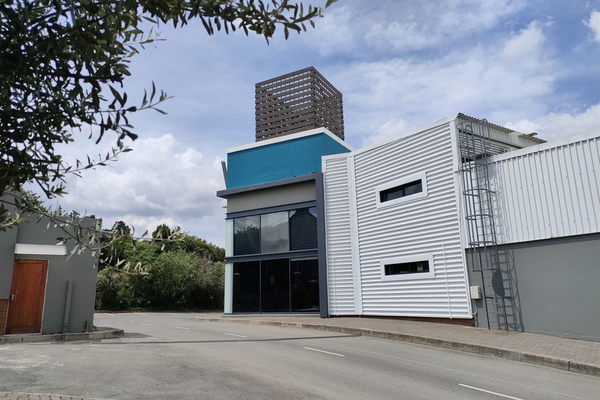 406m2  Warehouse  - TO LEASE - Photo 3