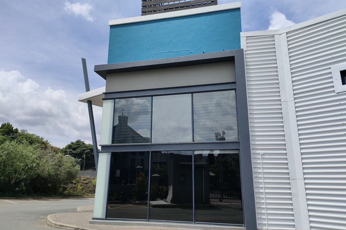 406m2  Warehouse  - TO LEASE - Photo 4