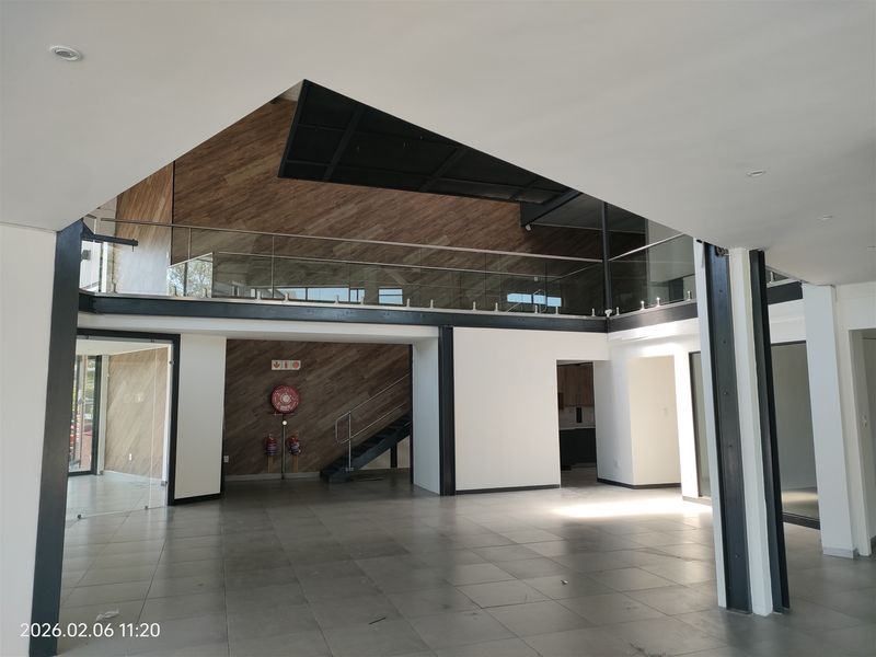 406m2  Warehouse  - TO LEASE - Photo 6