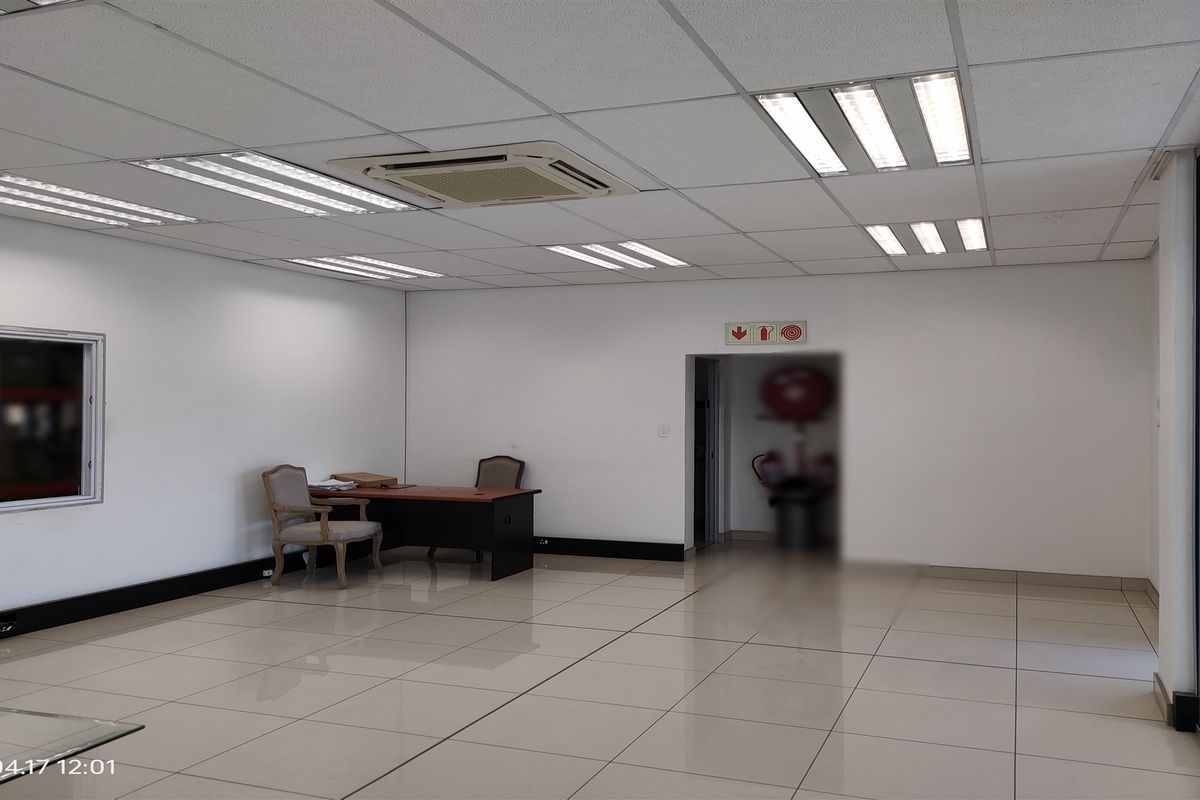 1345m2  Warehouse  - FOR SALE at R13 450 000,00 plus vat - Photo 5