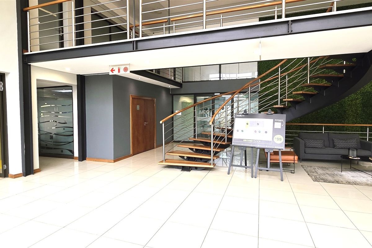 Office space to let in Hurlingham Office Park - Photo 2
