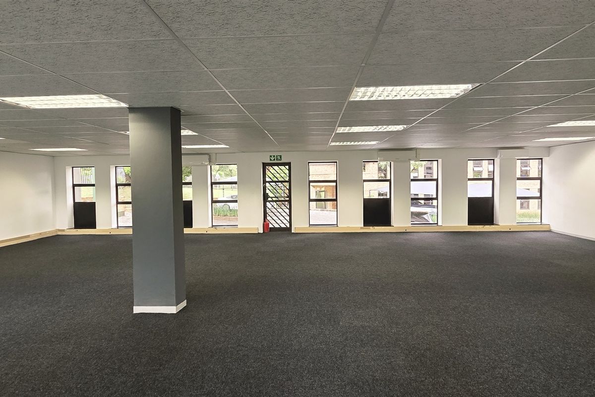 Office space to let in Hurlingham Office Park - Photo 4