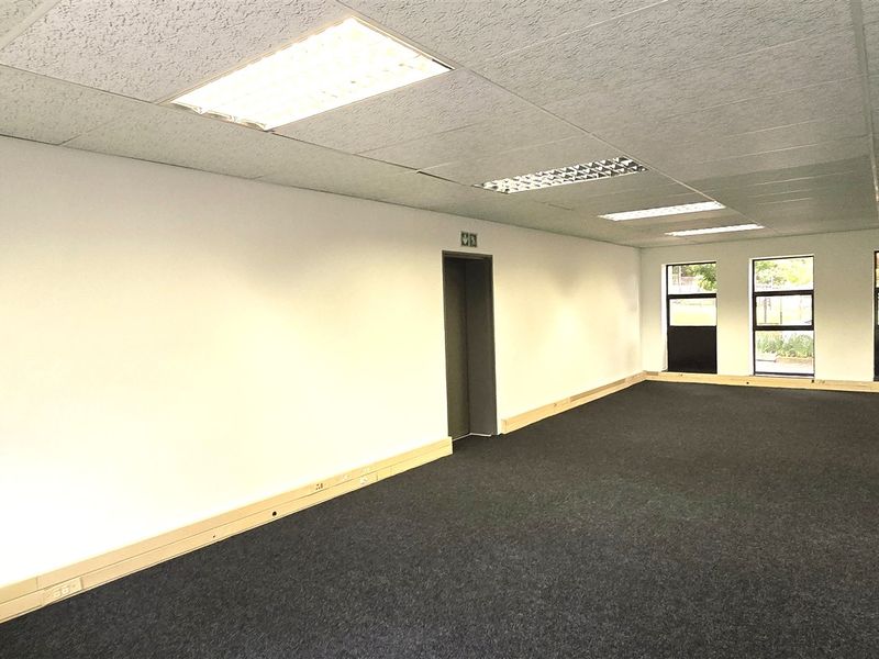 Office space to let in Hurlingham Office Park - Photo 8