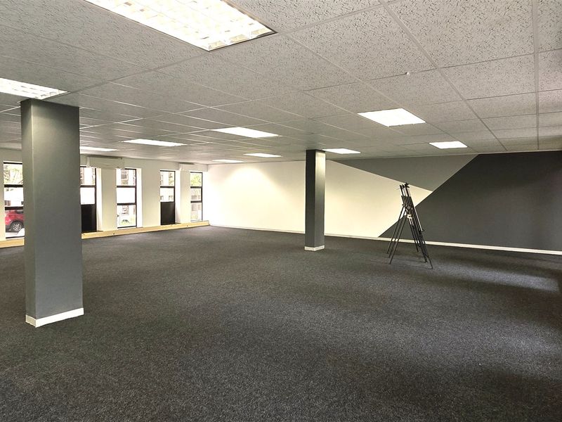 Office space to let in Hurlingham Office Park - Photo 6