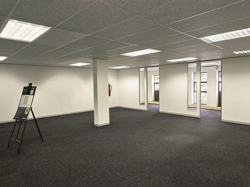 Office space to let in Hurlingham Office Park - Photo 6