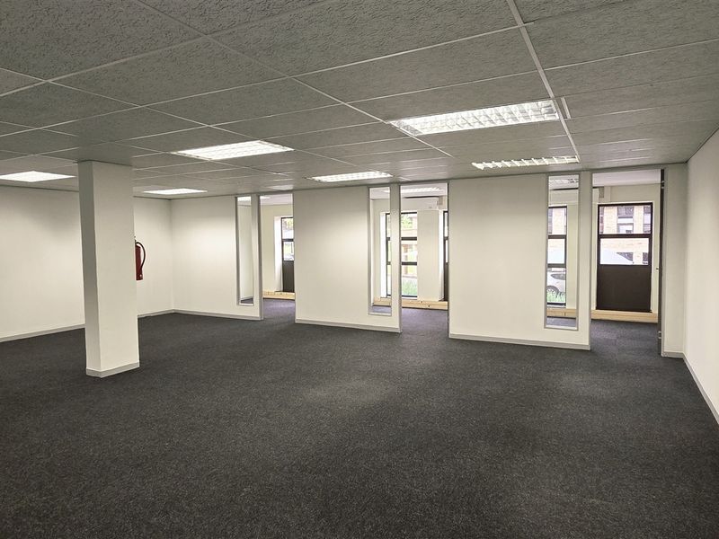 Office space to let in Hurlingham Office Park - Photo 5
