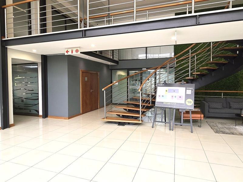 Office space to let in Hurlingham Office Park - Photo 2