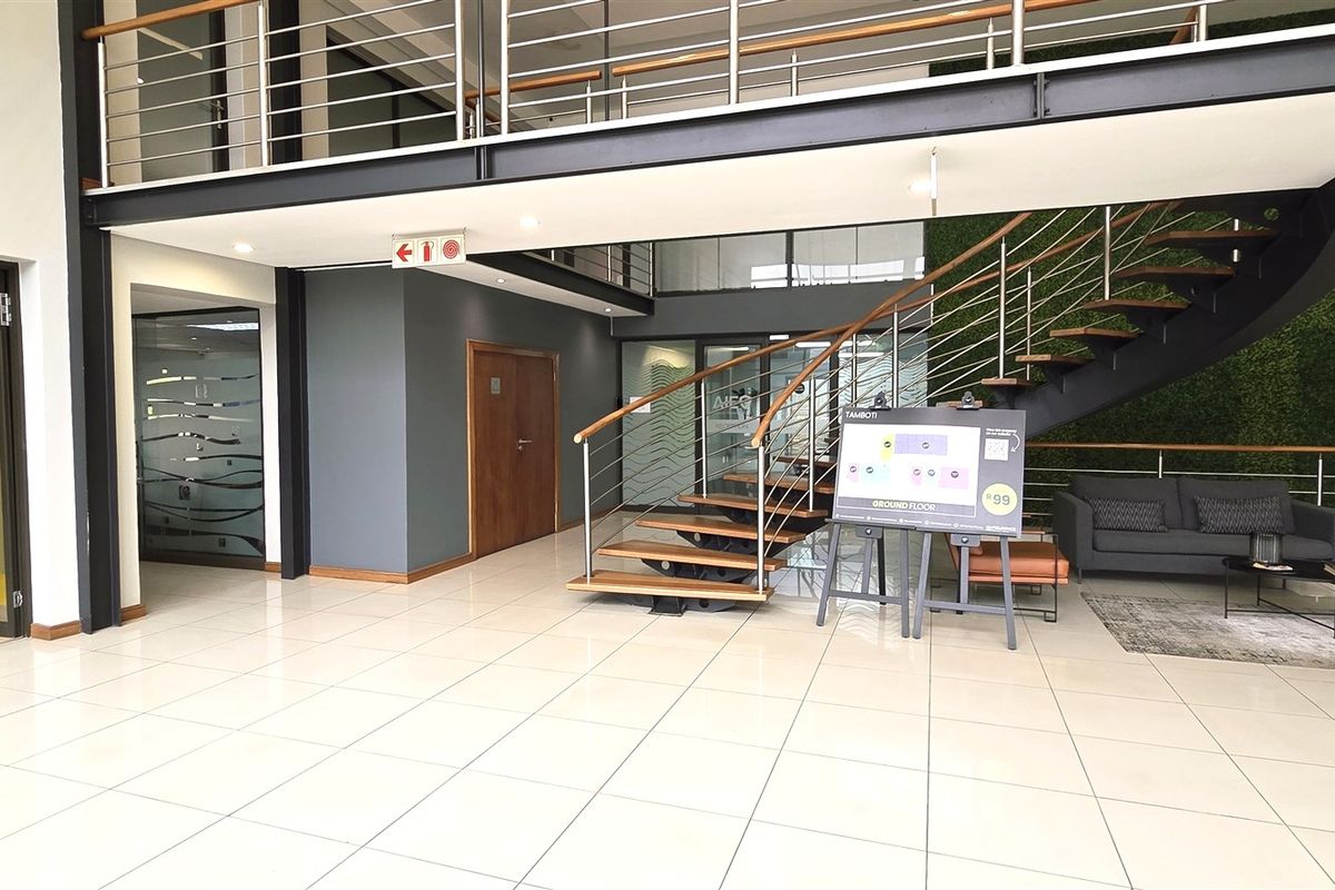 Office space to let in Hurlingham Office Park - Photo 2