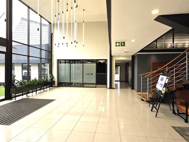 Office space to let in Hurlingham Office Park - Photo 3