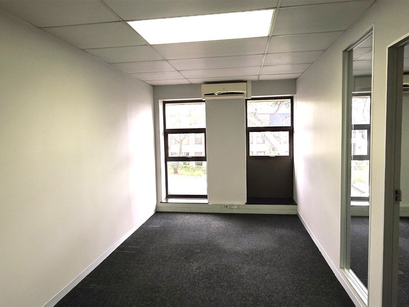 Office space to let in Hurlingham Office Park - Photo 8