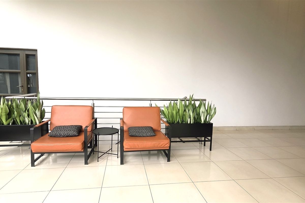 Office space to let in Hurlingham Office Park - Photo 2