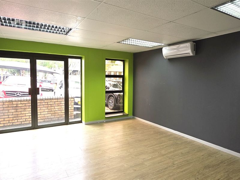 Office space to let in Hurlingham Office Park - Photo 7