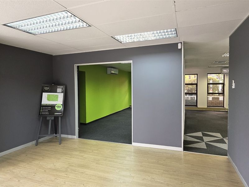 Office space to let in Hurlingham Office Park - Photo 2