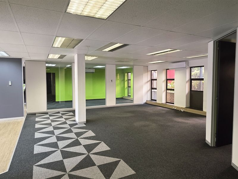 Office space to let in Hurlingham Office Park - Photo 5
