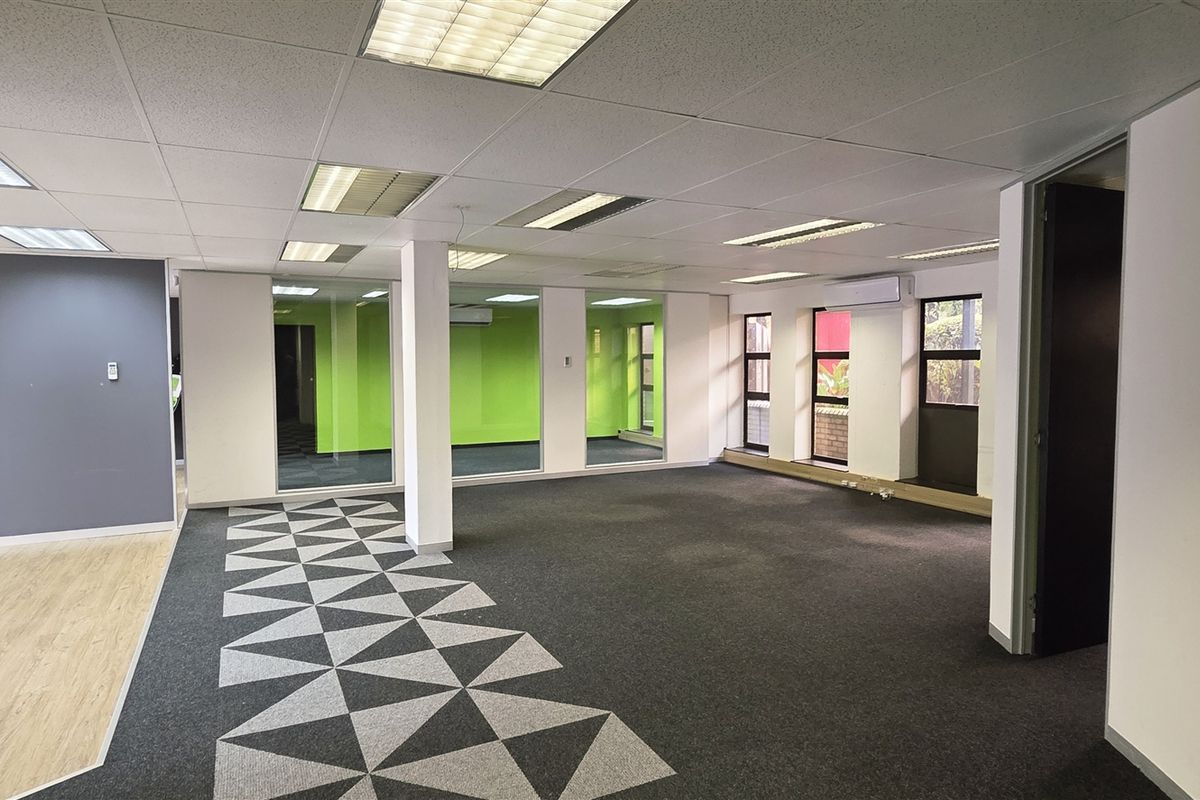 Office space to let in Hurlingham Office Park - Photo 5