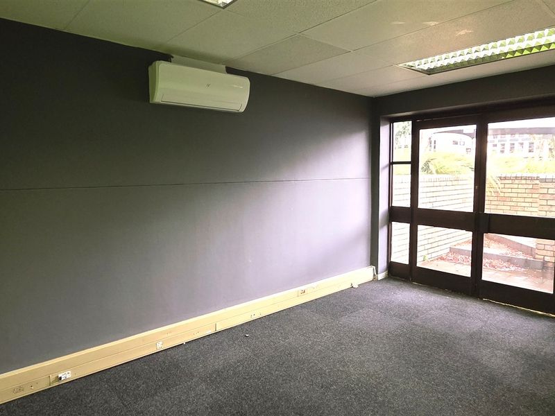Office space to let in Hurlingham Office Park - Photo 10