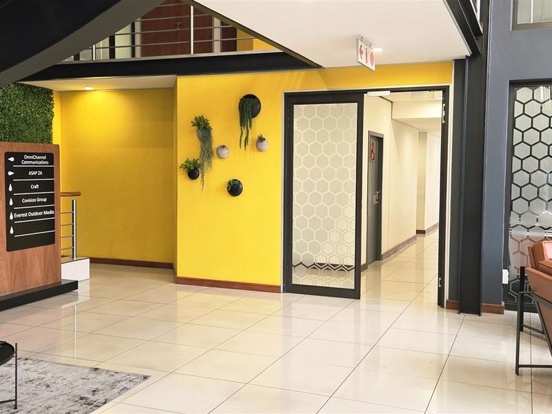 Office space to let in Hurlingham Office Park - Photo 2