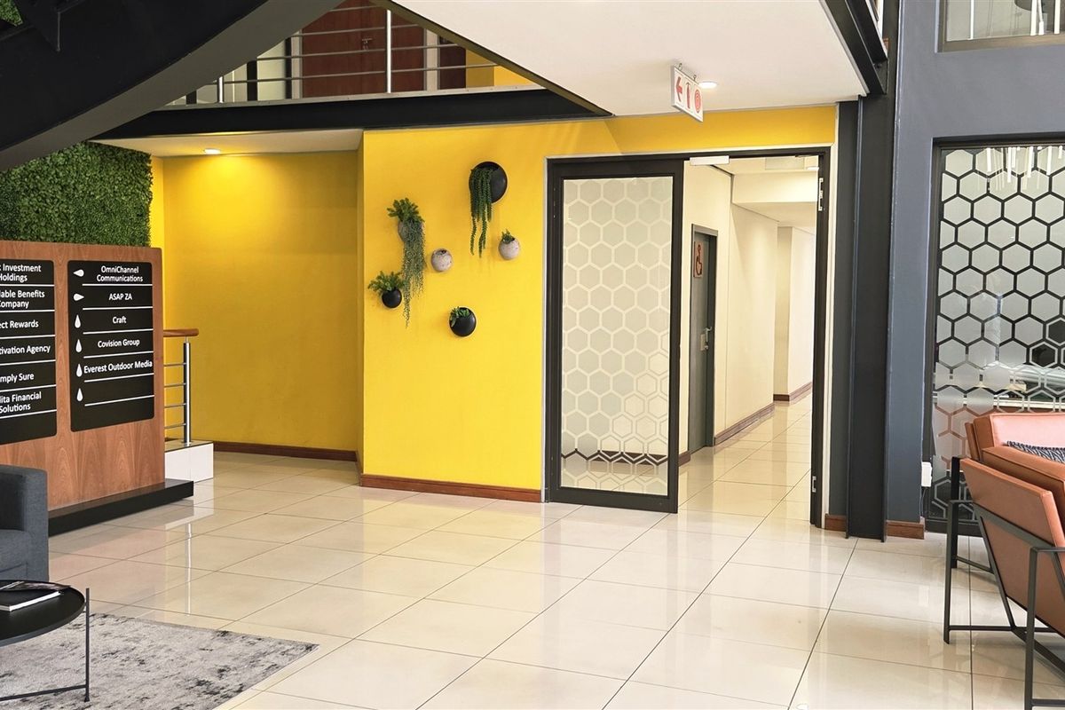 Office space to let in Hurlingham Office Park - Photo 2
