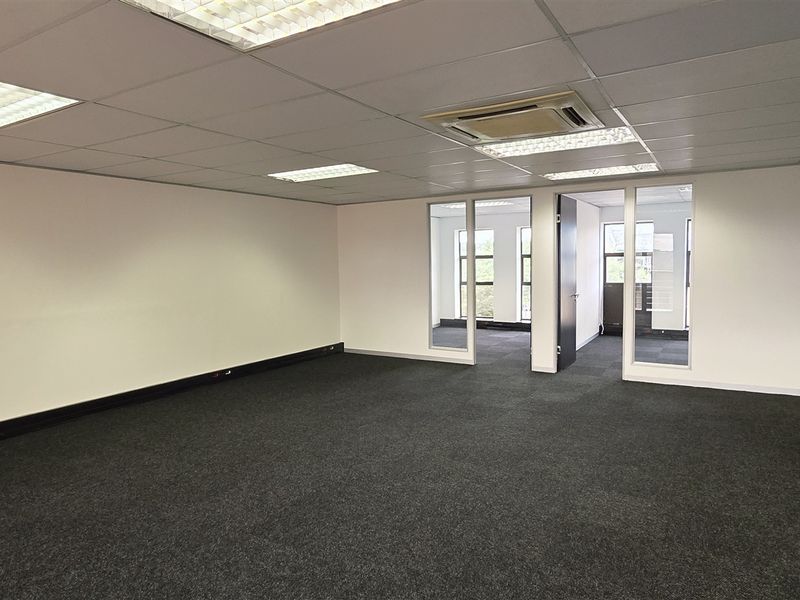 Office space to let in Hurlingham Office Park - Photo 5
