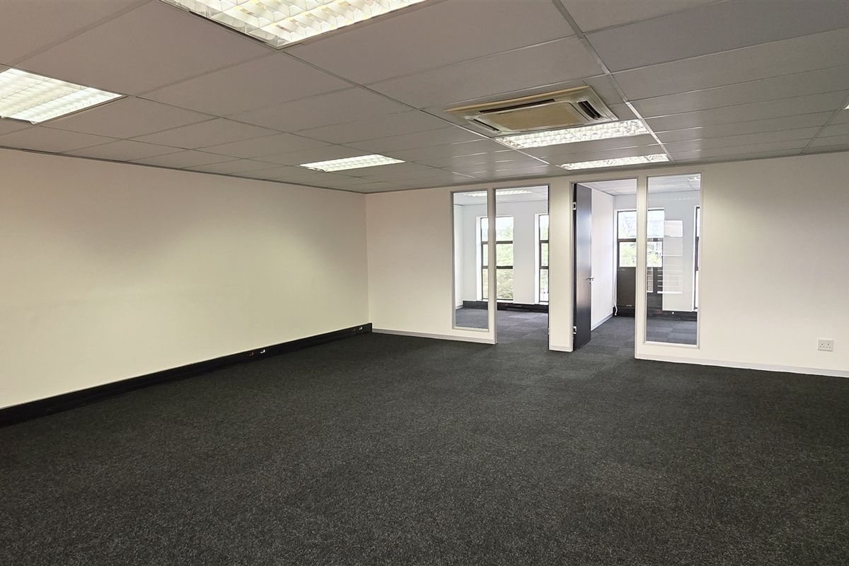Office space to let in Hurlingham Office Park - Photo 5