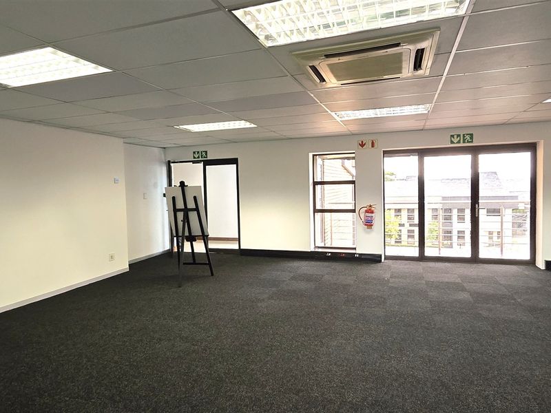 Office space to let in Hurlingham Office Park - Photo 8