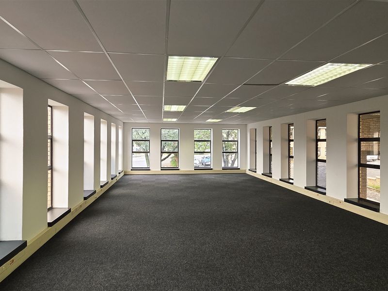 Office space to let in Hurlingham Office Park - Photo 7