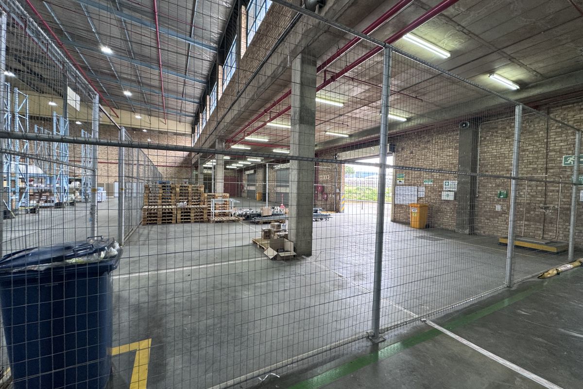 Freestanding 7,892m2 Logistics & Distribution Facility To Let in Randjespark, Midrand | Large Yard & - Photo 5