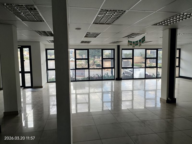 866m2  Warehouse  - TO LEASE - Photo 7