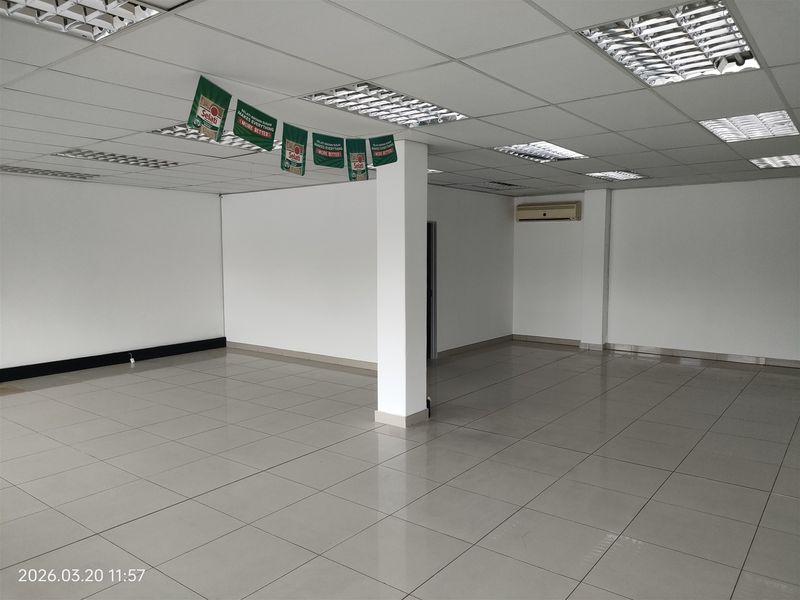 866m2  Warehouse  - TO LEASE - Photo 6