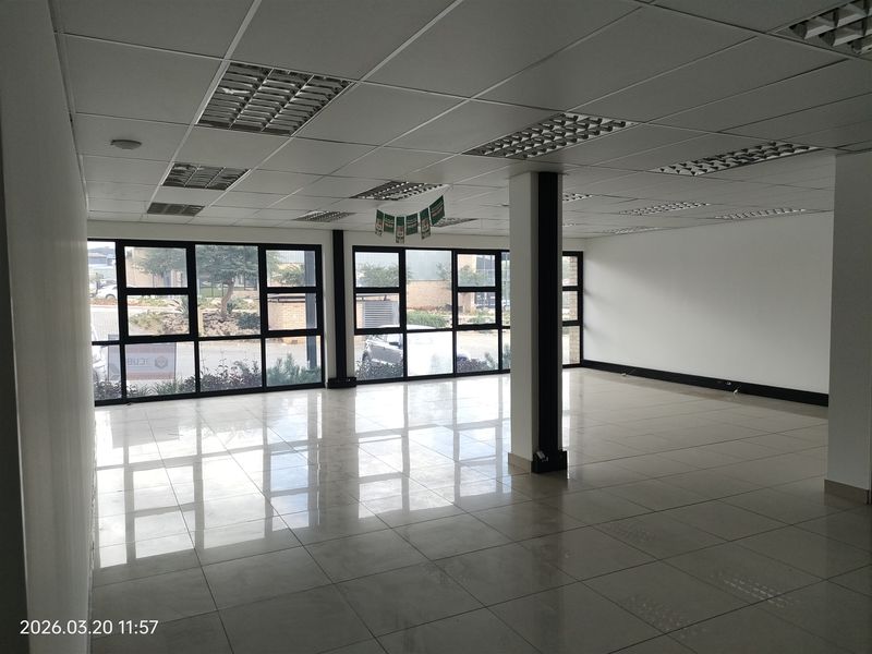 866m2  Warehouse  - TO LEASE - Photo 8
