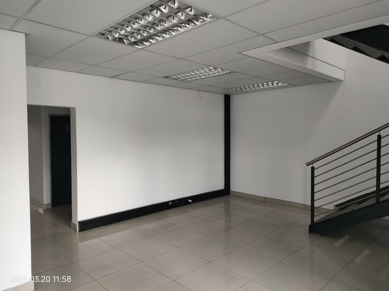 866m2  Warehouse  - TO LEASE - Photo 10