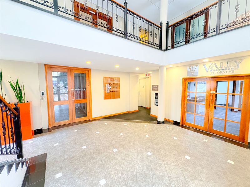 381m2 office space to let in Killarney - Photo 2