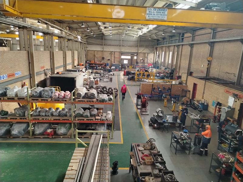 Exceptional building. Versatile for almost any industrial business in sort after Van Eck Park. - Photo 3