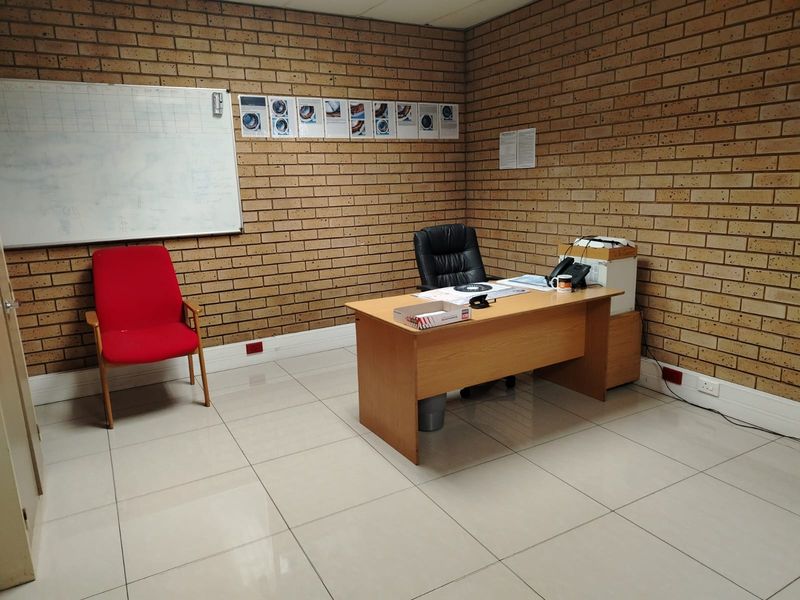 Exceptional building. Versatile for almost any industrial business in sort after Van Eck Park. - Photo 9