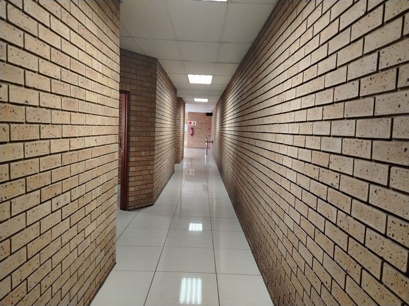 Exceptional building. Versatile for almost any industrial business in sort after Van Eck Park. - Photo 10