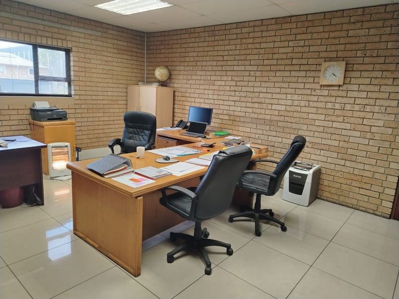 Exceptional building. Versatile for almost any industrial business in sort after Van Eck Park. - Photo 7