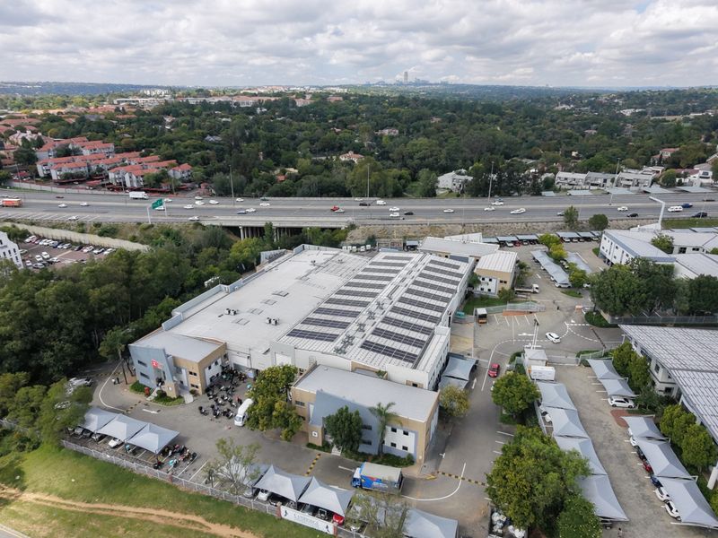 Warehouse to let in Paulshof - Photo 2